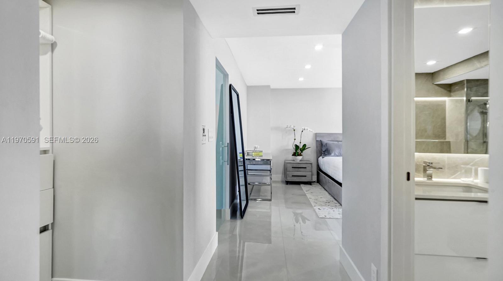 1004 3 / 3 1930 кв.футов $ 2026-02-23 0 Фото