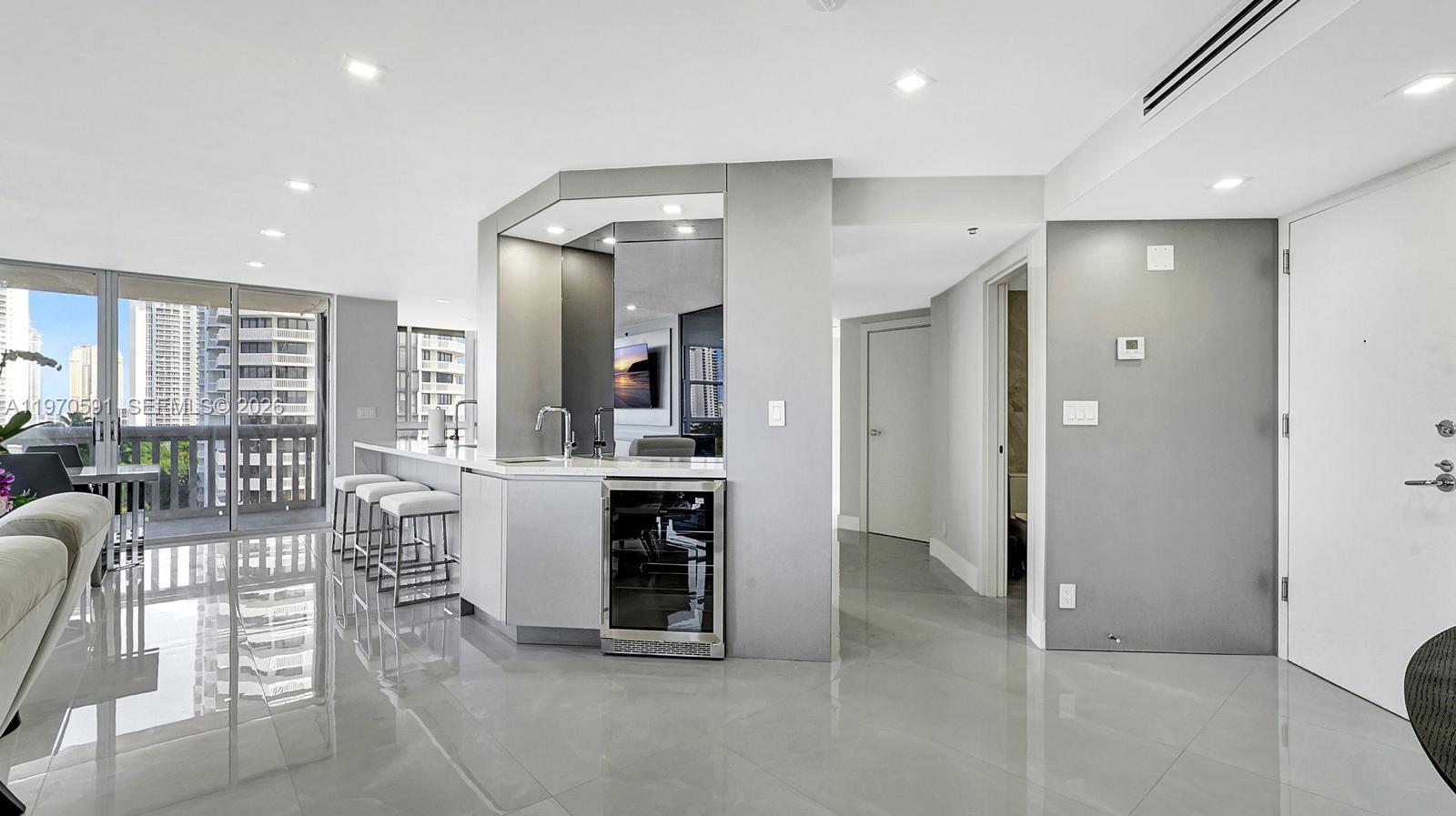 1004 3 / 3 1930 кв.футов $ 2026-02-23 0 Фото