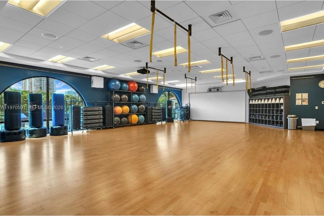 1004 3 / 3 1930 кв.футов $ 2026-02-23 0 Фото