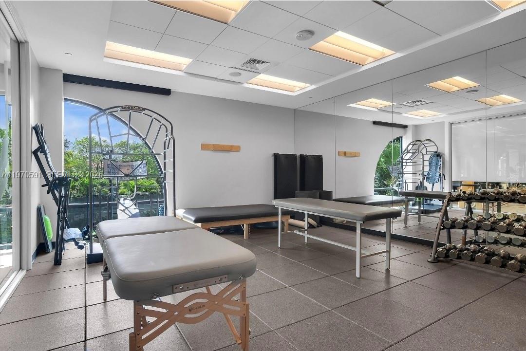 1004 3 / 3 1930 кв.футов $ 2026-02-23 0 Фото