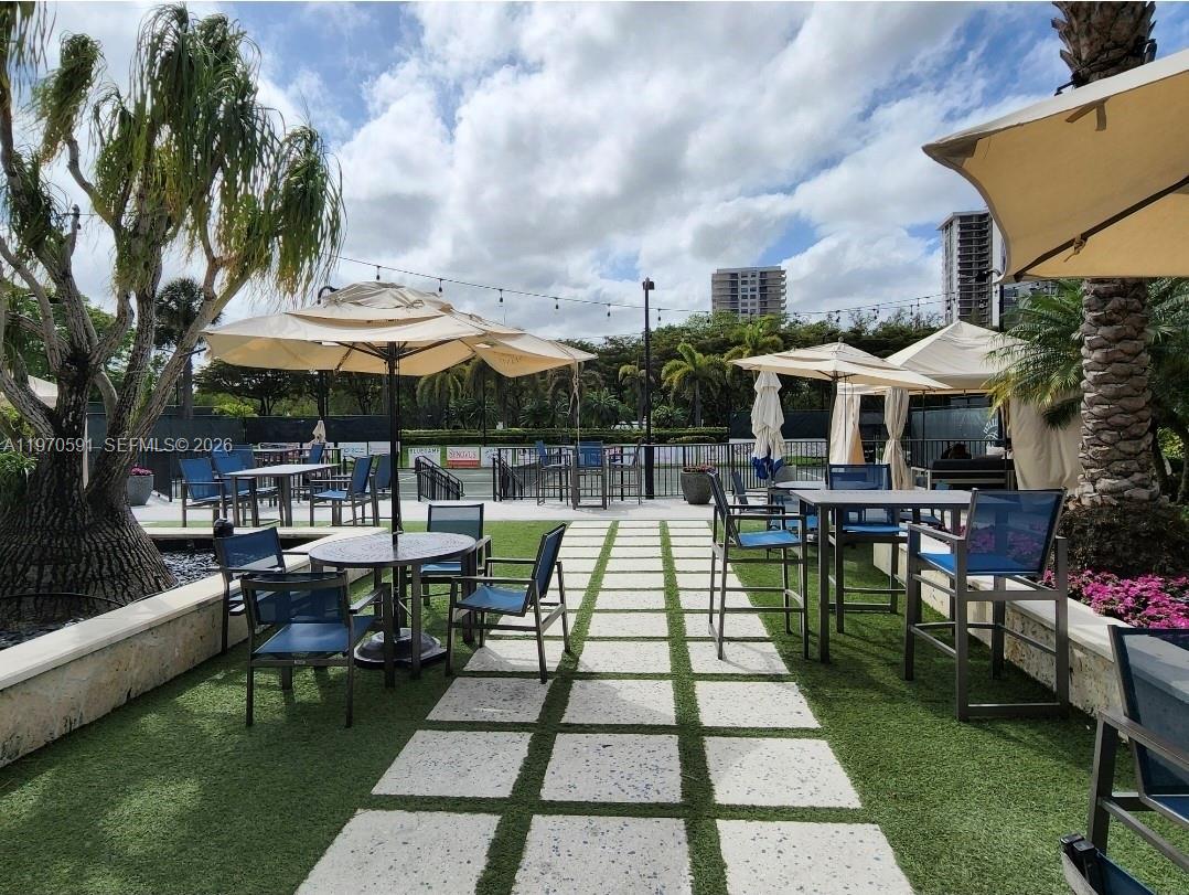 1004 3 / 3 1930 кв.футов $ 2026-02-23 0 Фото