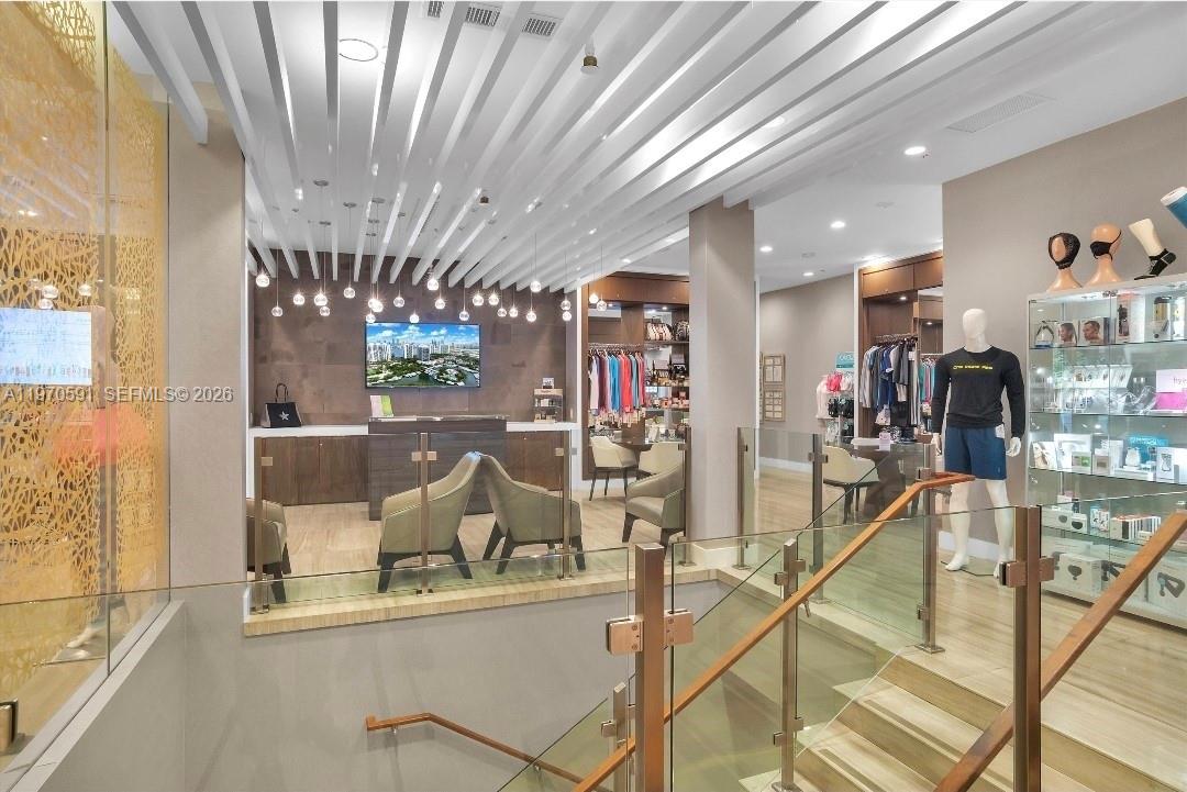 1004 3 / 3 1930 кв.футов $ 2026-02-23 0 Фото