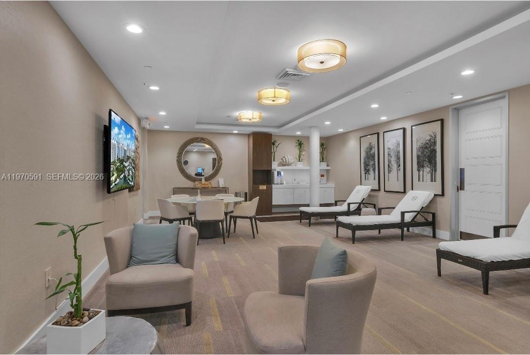 1004 3 / 3 1930 кв.футов $ 2026-02-23 0 Фото