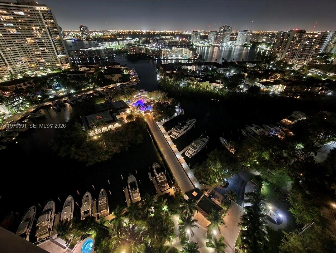 1004 3 / 3 1930 кв.футов $ 2026-02-23 0 Фото