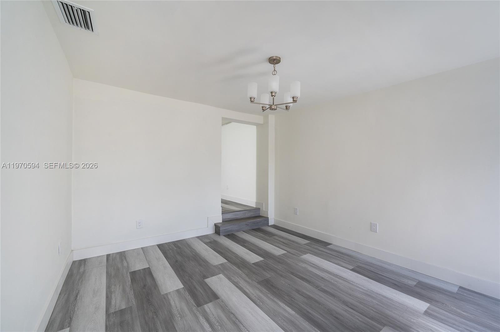   /  2430 кв.футов $ 2026-02-23 0 Фото