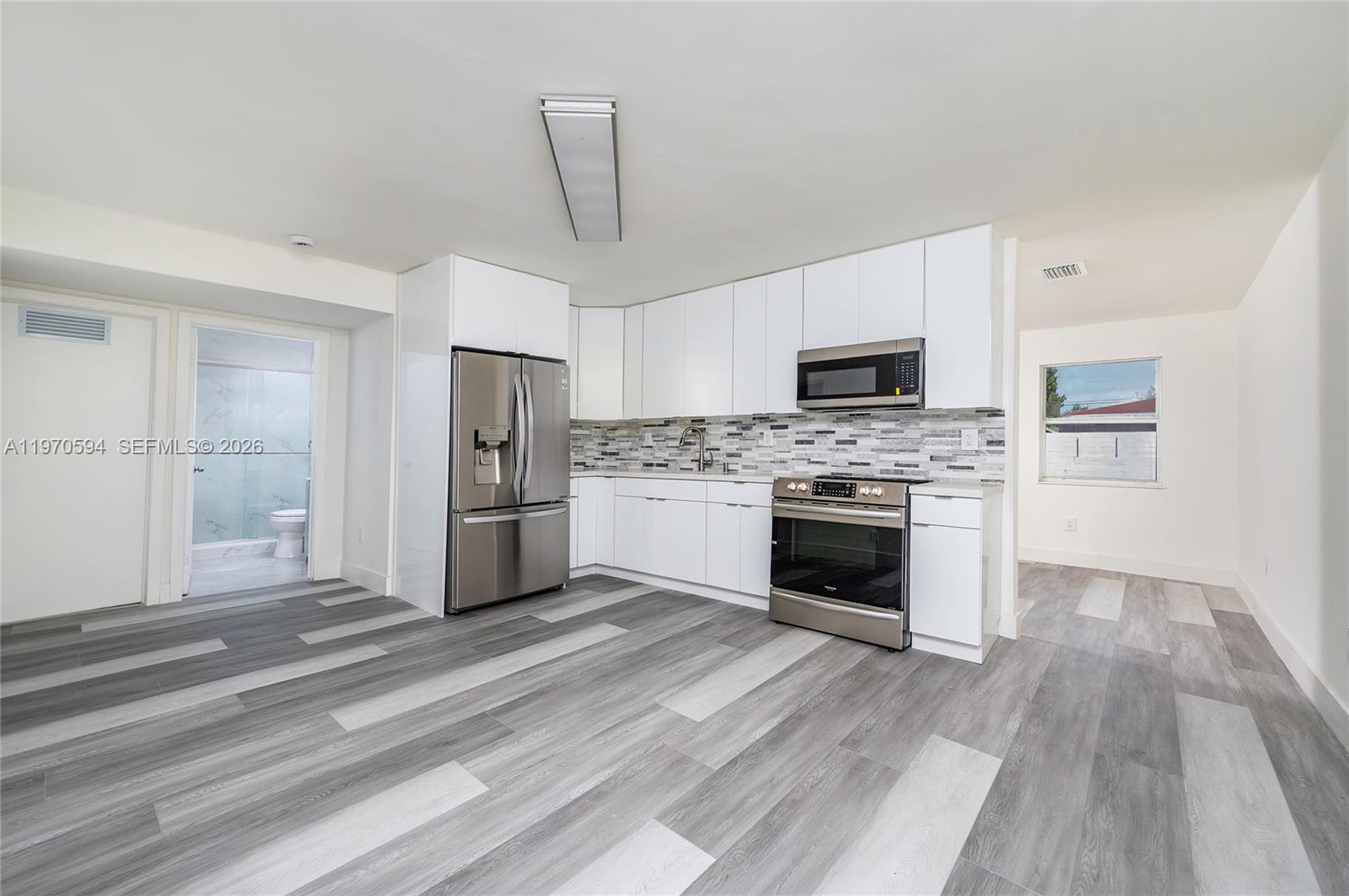   /  2430 кв.футов $ 2026-02-23 0 Фото