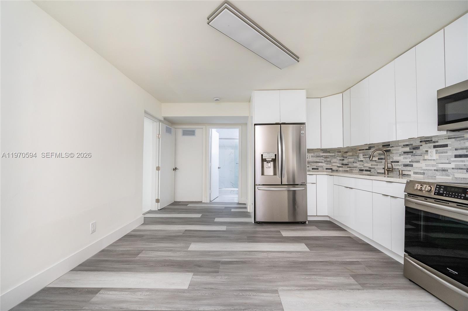   /  2430 кв.футов $ 2026-02-23 0 Фото