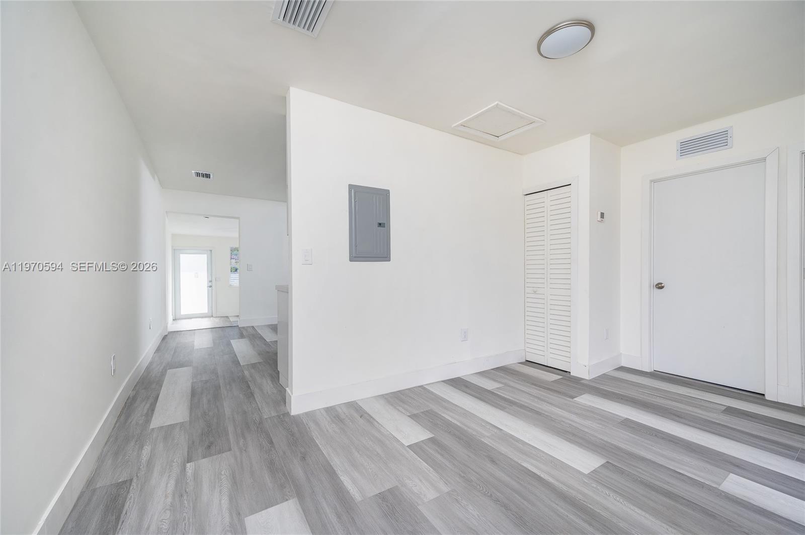   /  2430 кв.футов $ 2026-02-23 0 Фото