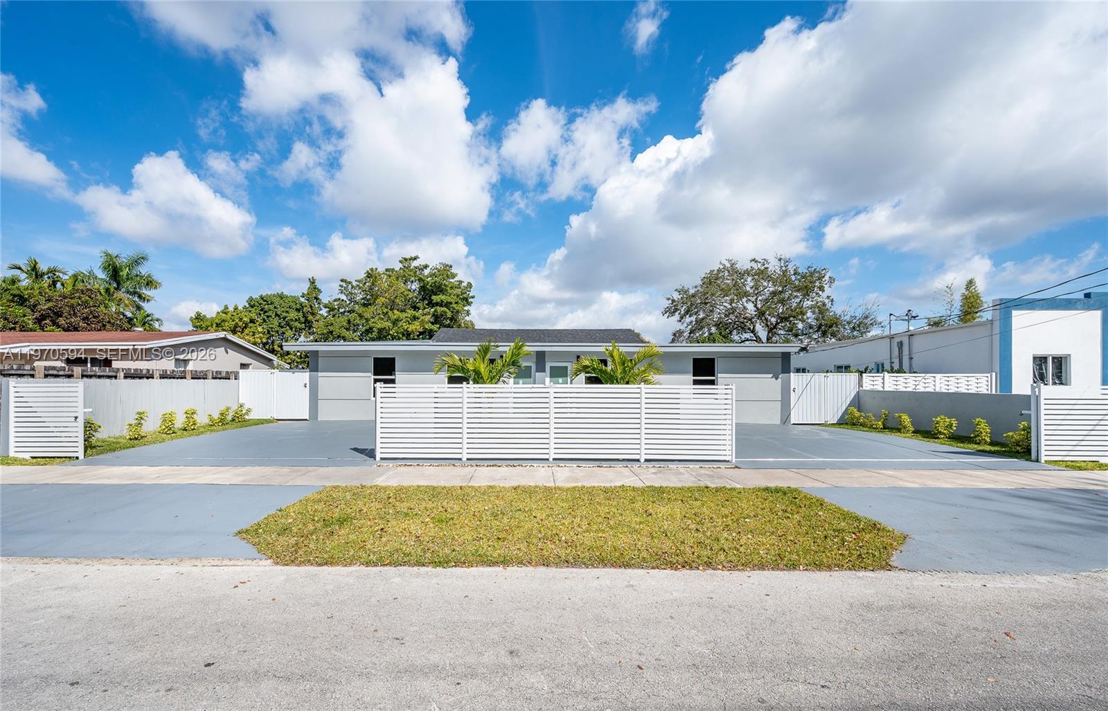   /  2430 кв.футов $ 2026-02-23 0 Фото