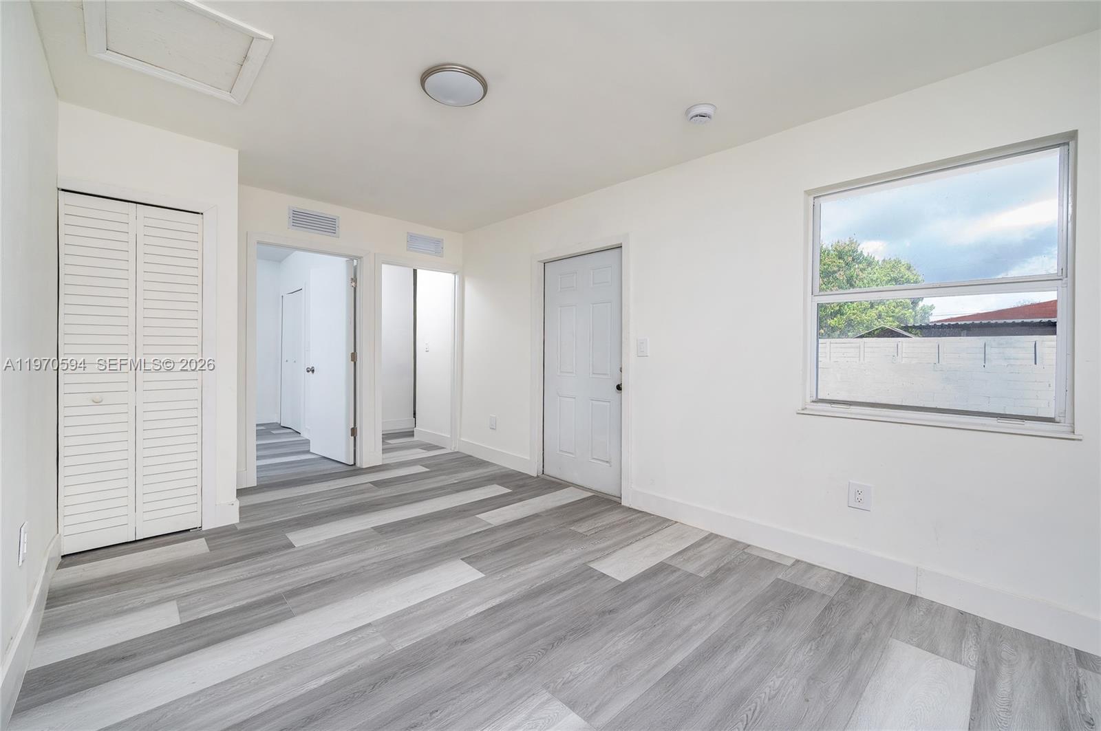   /  2430 кв.футов $ 2026-02-23 0 Фото