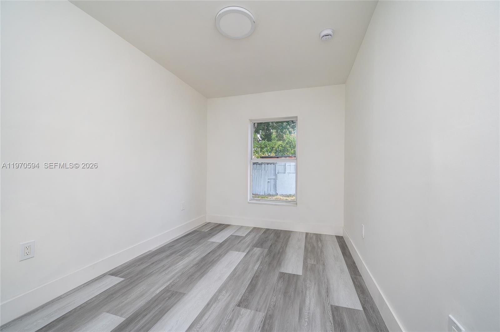   /  2430 кв.футов $ 2026-02-23 0 Фото