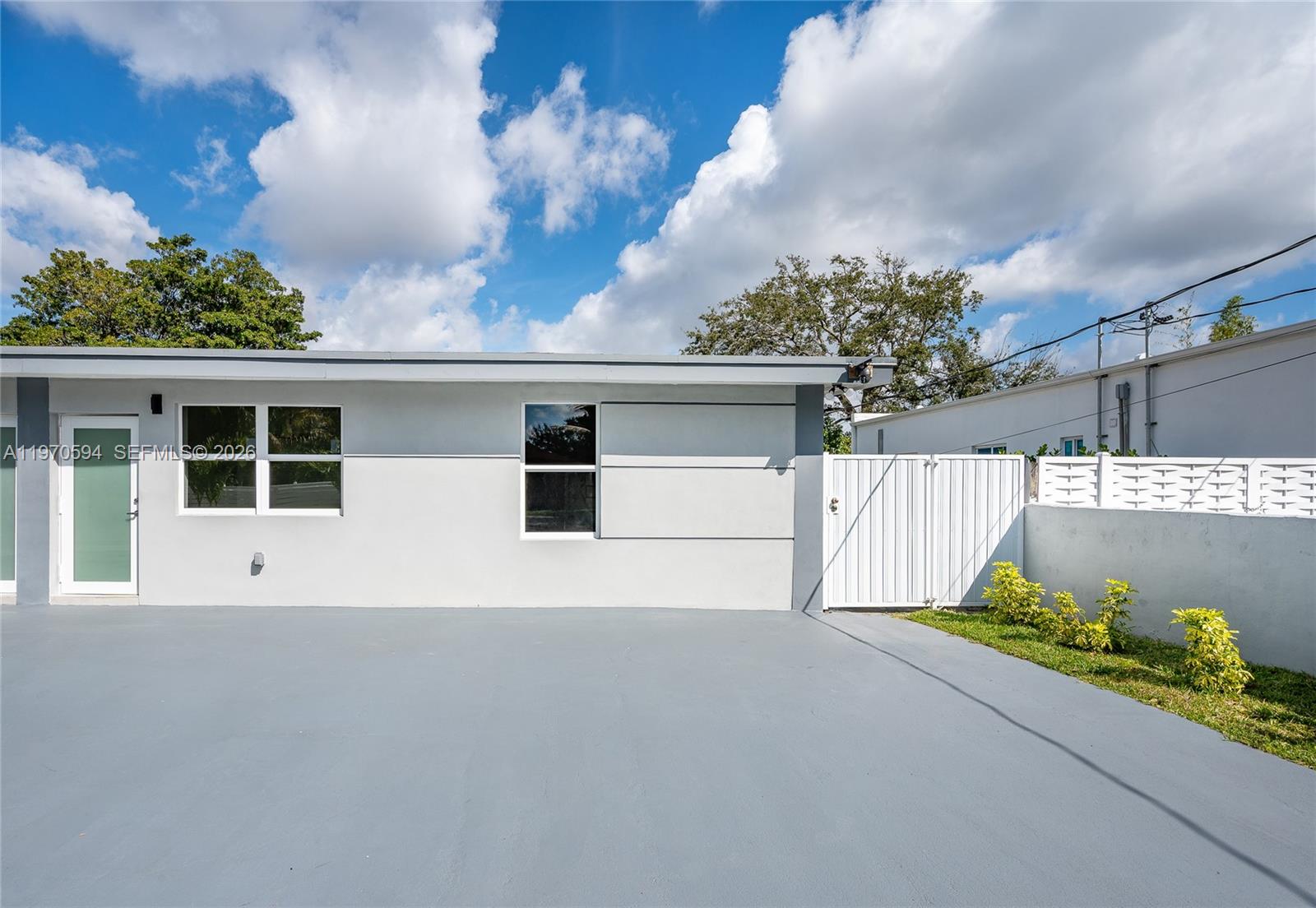   /  2430 кв.футов $ 2026-02-23 0 Фото