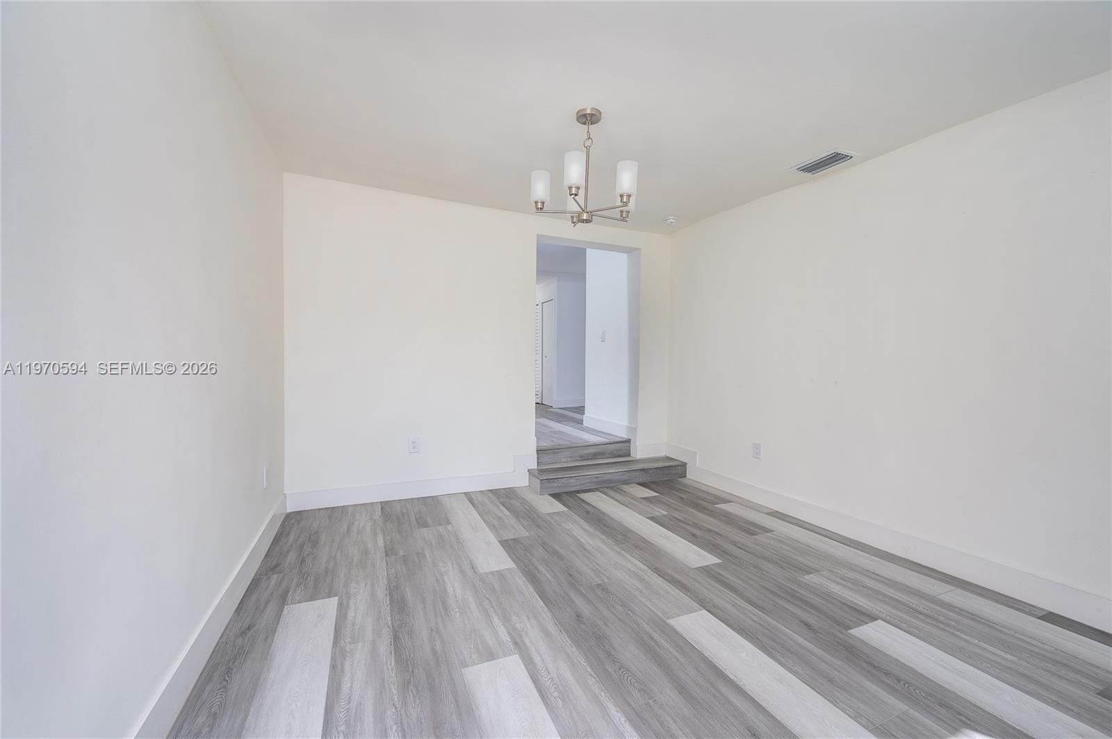   /  2430 кв.футов $ 2026-02-23 0 Фото