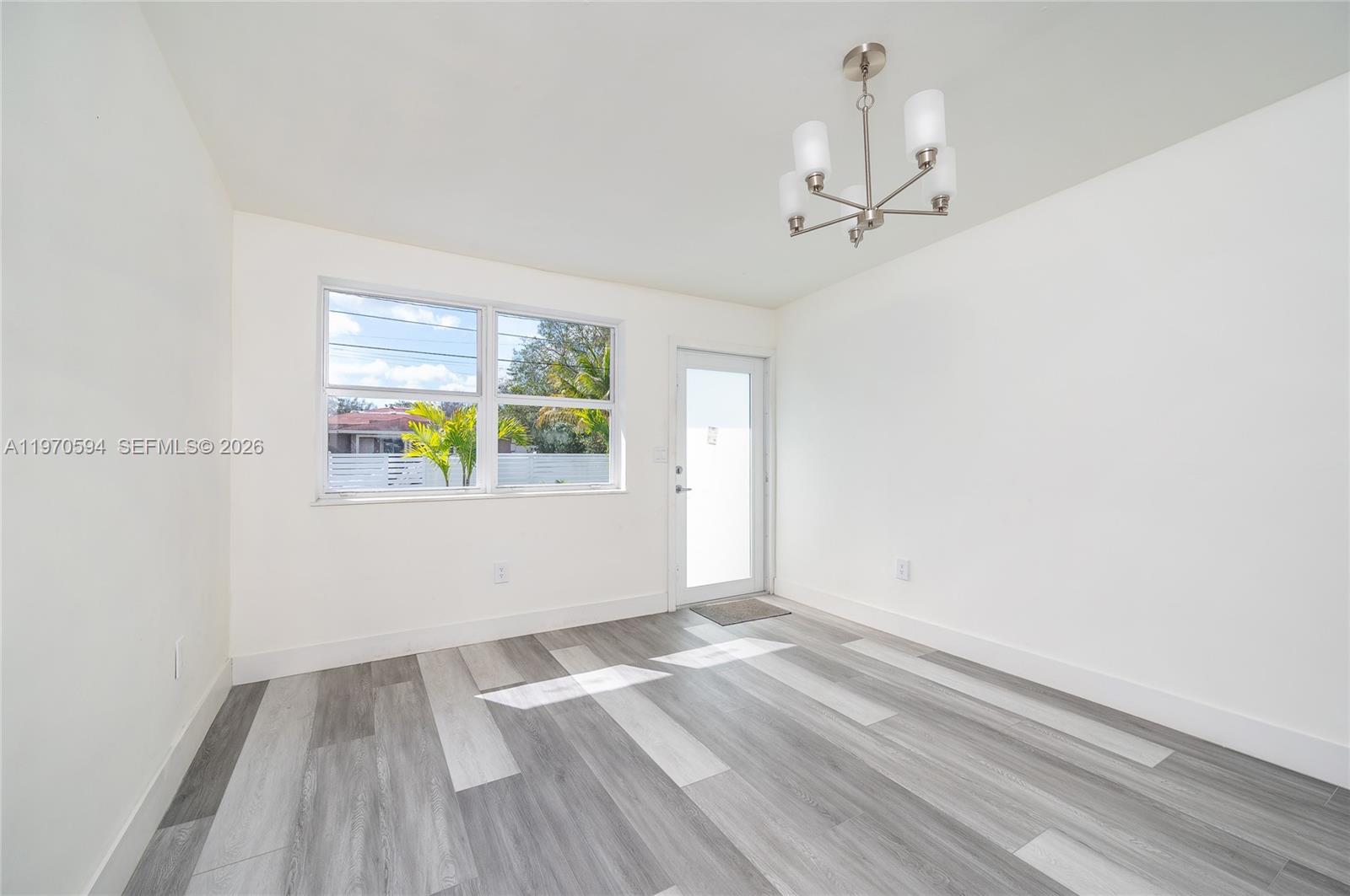   /  2430 кв.футов $ 2026-02-23 0 Фото