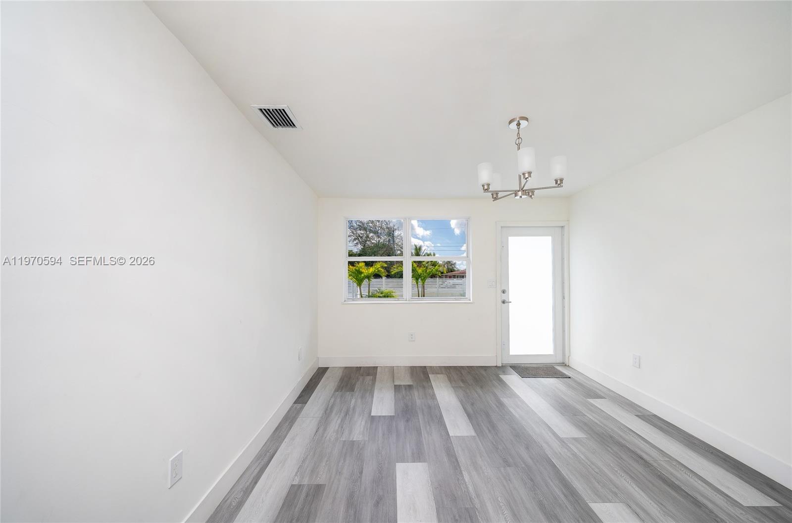   /  2430 кв.футов $ 2026-02-23 0 Фото