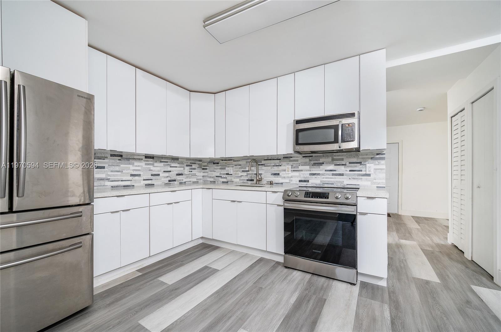   /  2430 кв.футов $ 2026-02-23 0 Фото