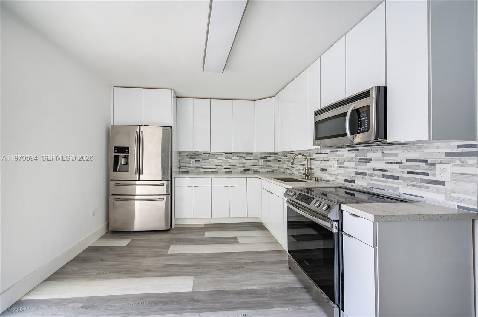   /  2430 кв.футов $ 2026-02-23 0 Фото