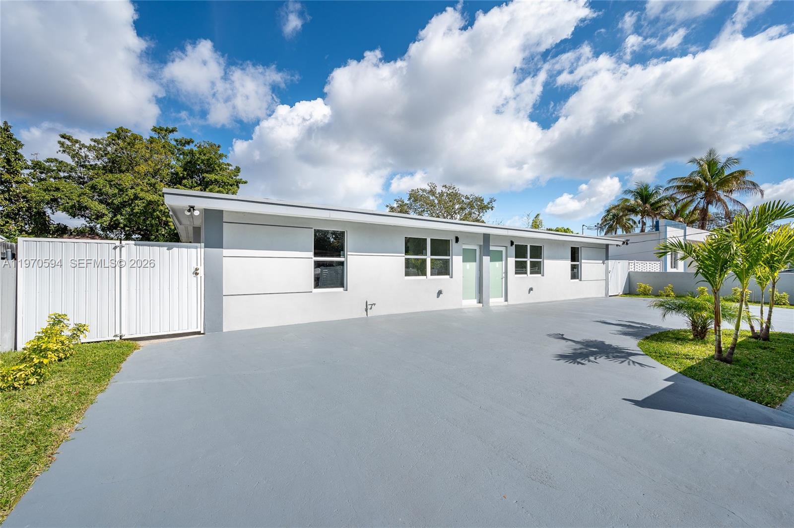   /  2430 кв.футов $ 2026-02-23 0 Фото