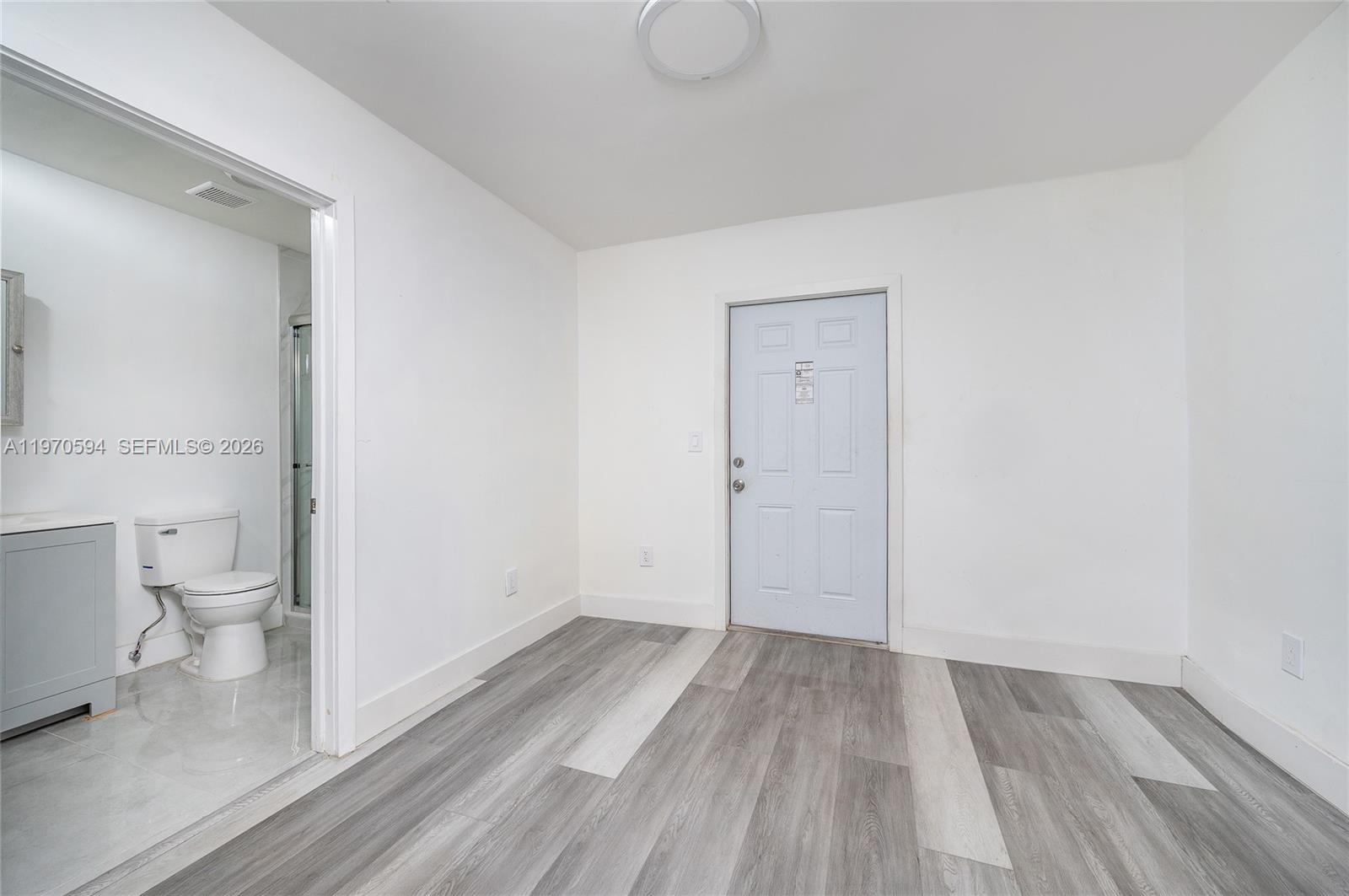   /  2430 кв.футов $ 2026-02-23 0 Фото