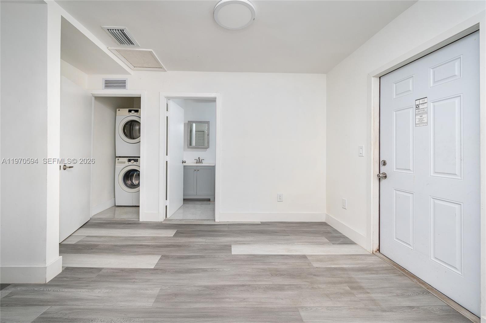   /  2430 кв.футов $ 2026-02-23 0 Фото