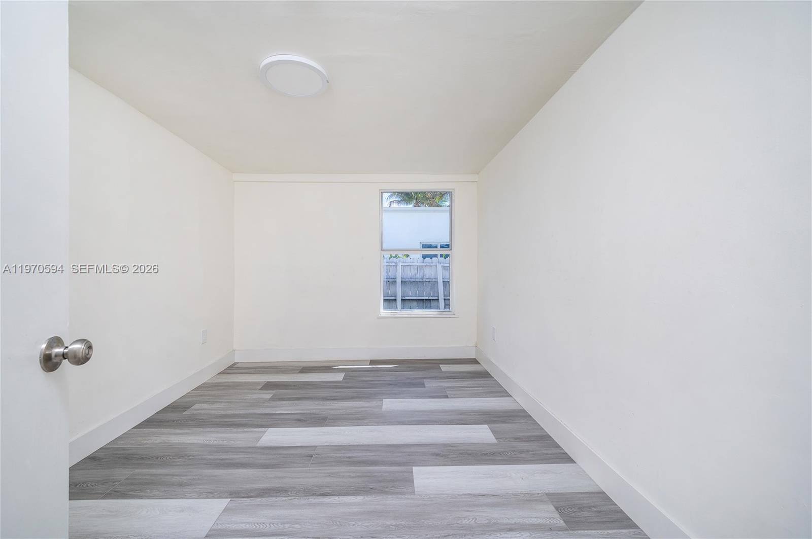   /  2430 кв.футов $ 2026-02-23 0 Фото