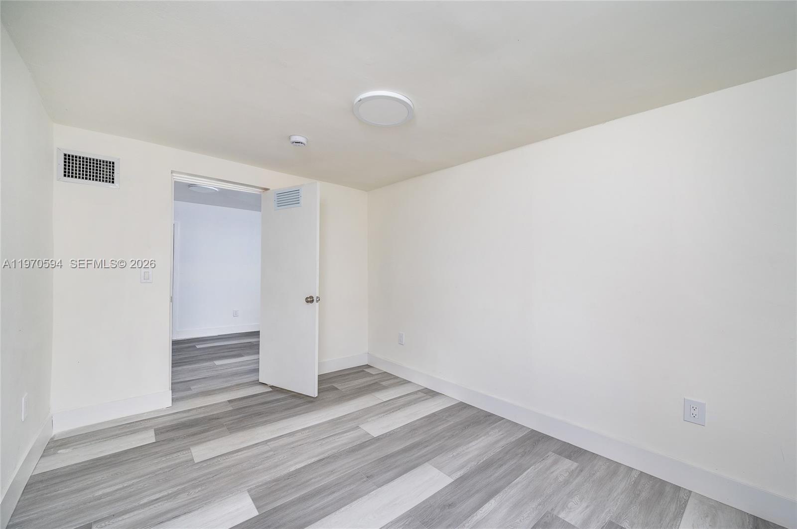   /  2430 кв.футов $ 2026-02-23 0 Фото