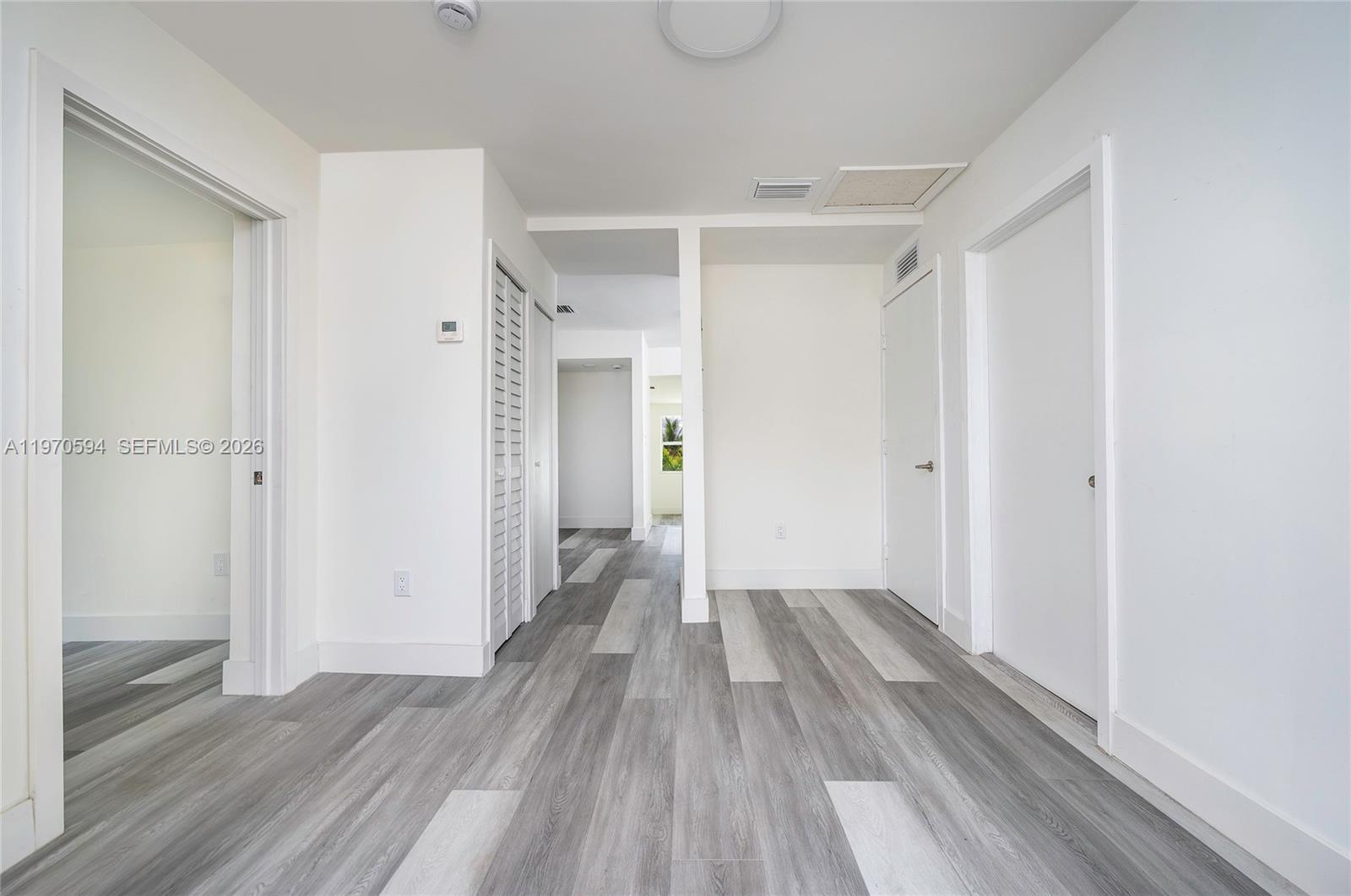   /  2430 кв.футов $ 2026-02-23 0 Фото