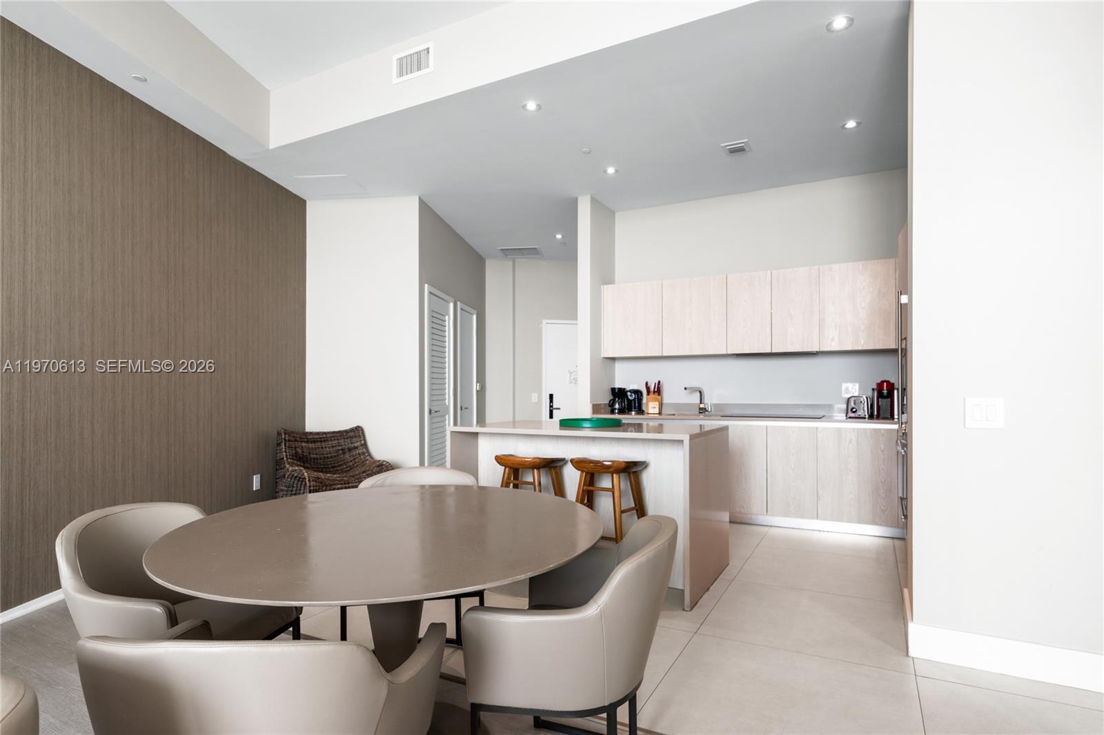 702 1 / 1 802 кв.футов $ 2026-02-23 0 Фото