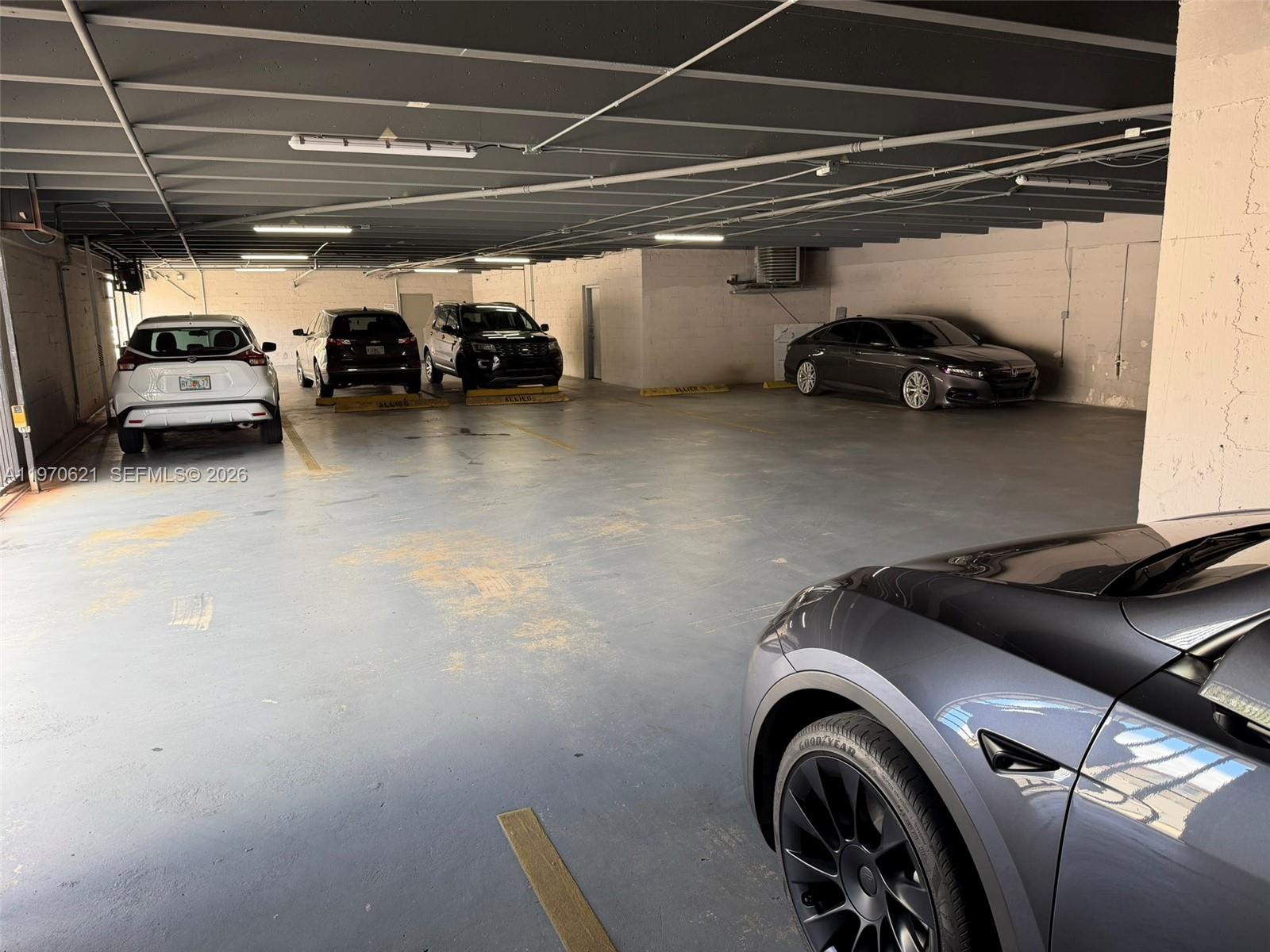   /   кв.футов $ 2026-02-23 0 Фото