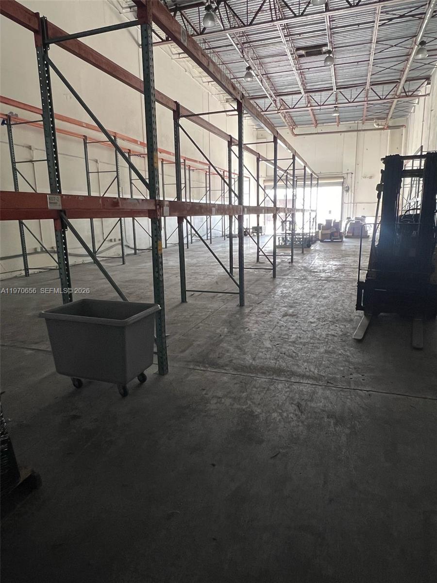 1  /   sq. ft. $ 2026-02-23 0 foto