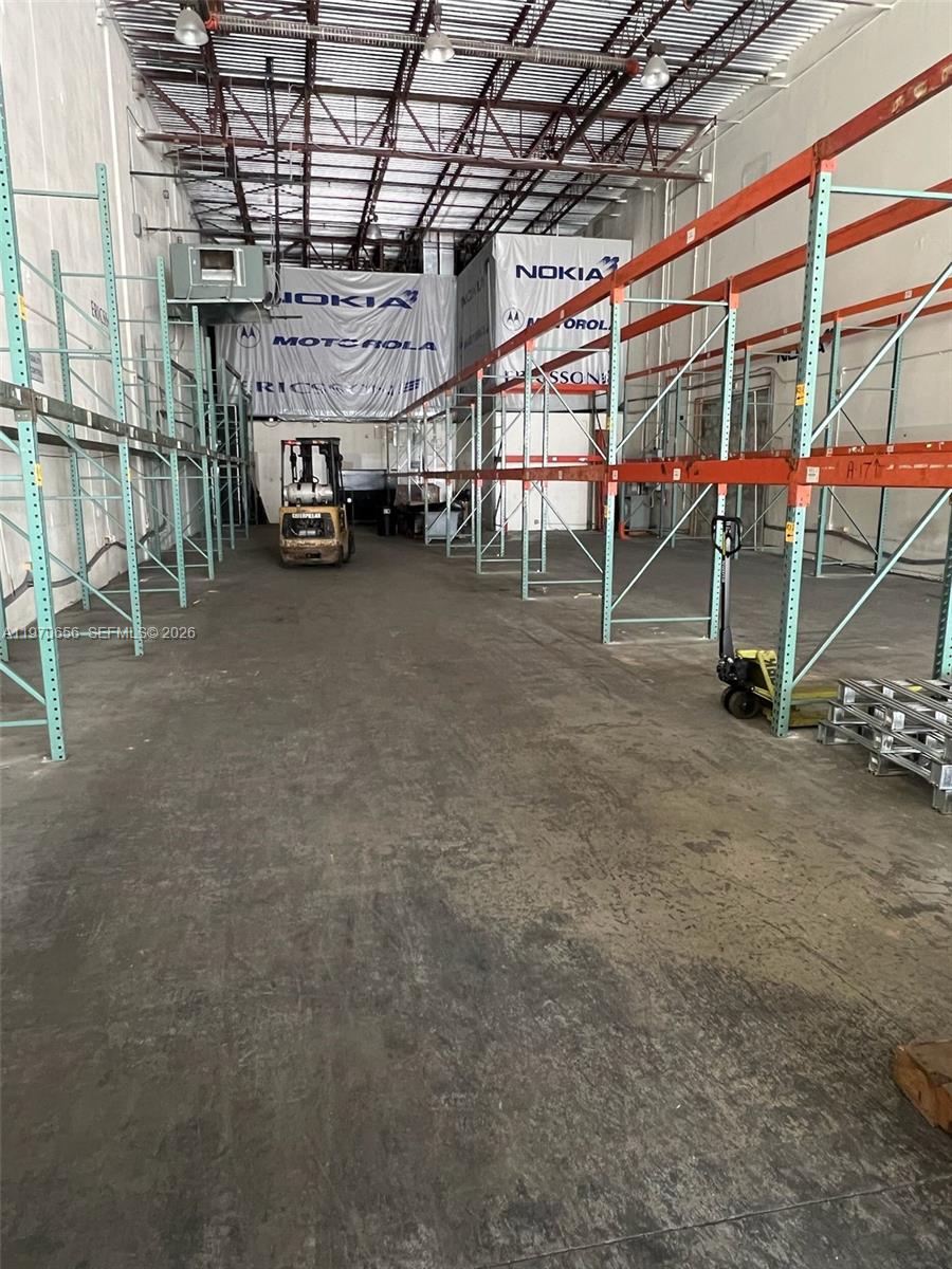 1  /   sq. ft. $ 2026-02-23 0 foto