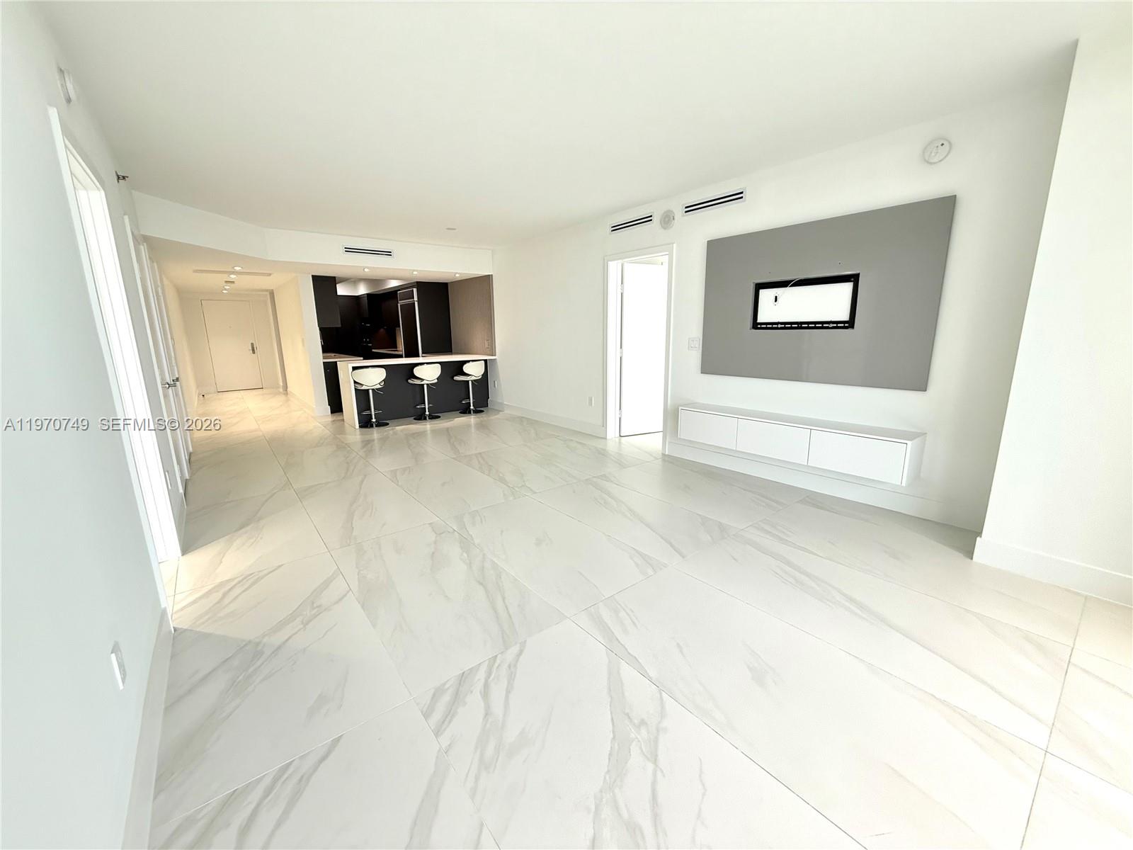 1808 3 / 3 1571 sq. ft. $ 2026-04-22 0 foto