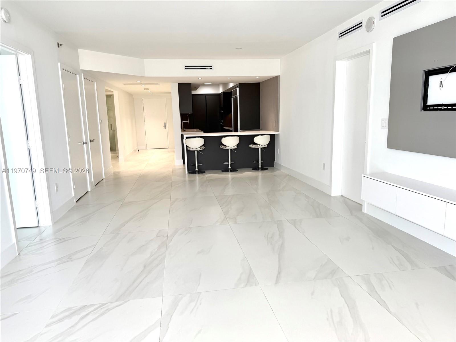 1808 3 / 3 1571 sq. ft. $ 2026-04-22 0 foto