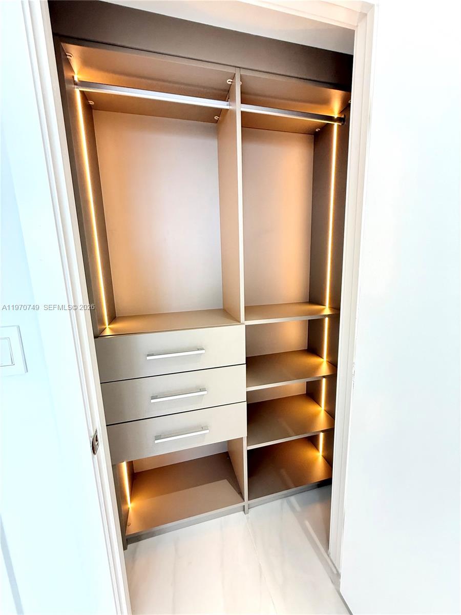1808 3 / 3 1571 sq. ft. $ 2026-04-22 0 foto