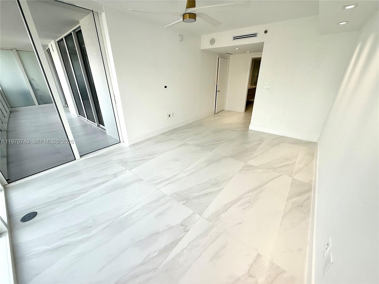 1808 3 / 3 1571 sq. ft. $ 2026-04-22 0 foto
