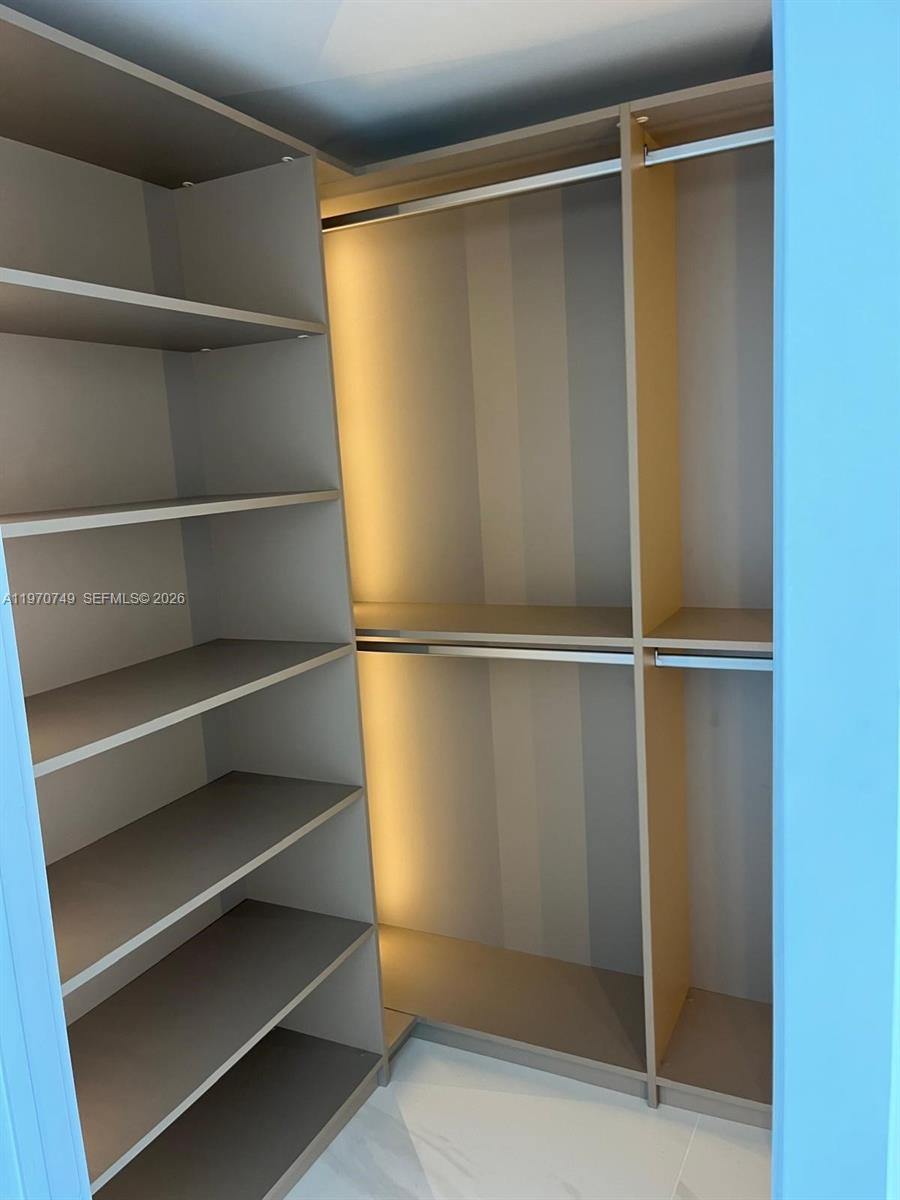 1808 3 / 3 1571 sq. ft. $ 2026-04-22 0 foto