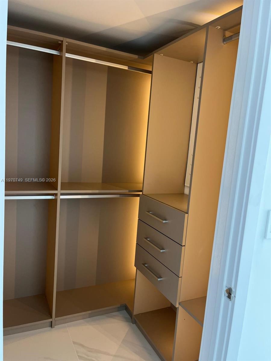 1808 3 / 3 1571 sq. ft. $ 2026-04-22 0 foto