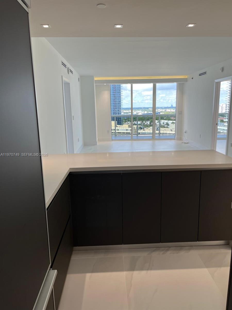 1808 3 / 3 1571 sq. ft. $ 2026-04-22 0 foto