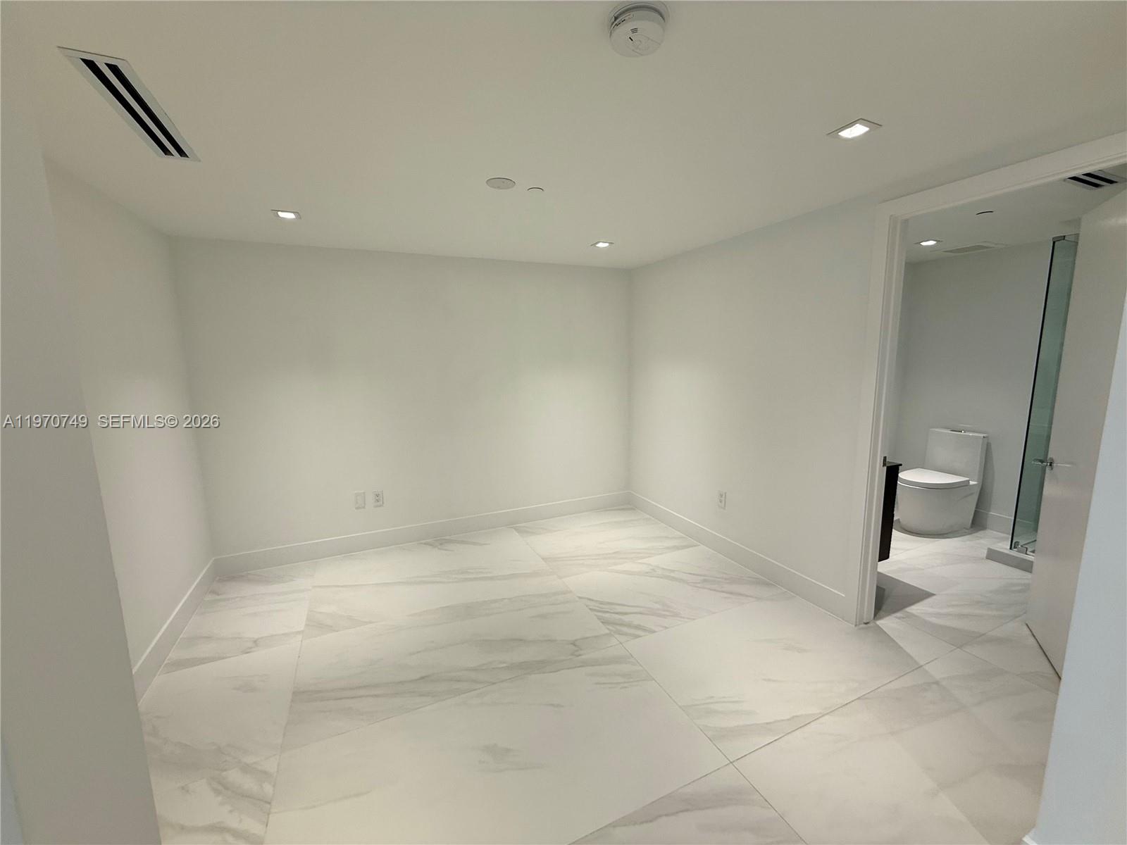 1808 3 / 3 1571 sq. ft. $ 2026-04-22 0 foto