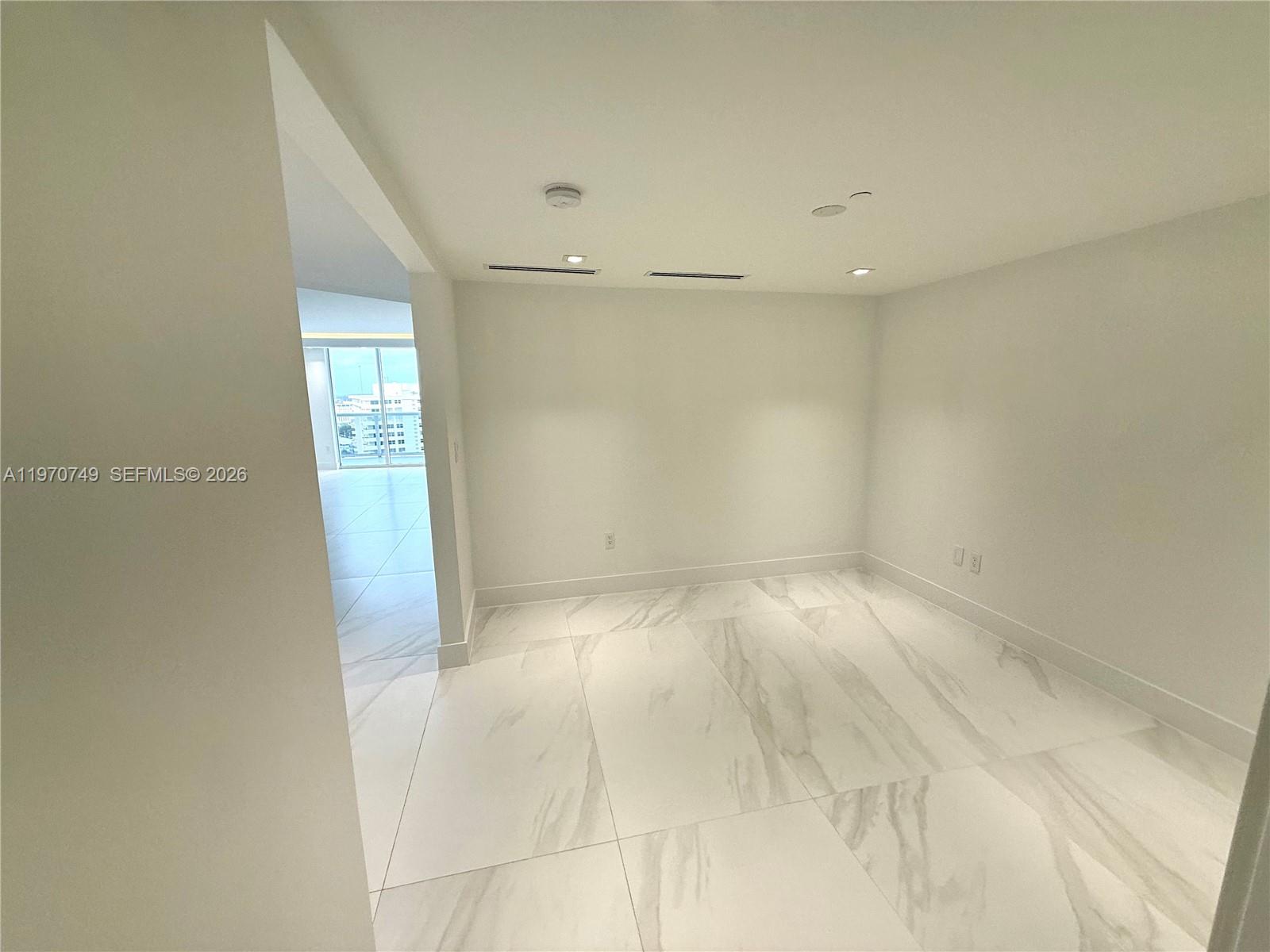 1808 3 / 3 1571 sq. ft. $ 2026-04-22 0 foto