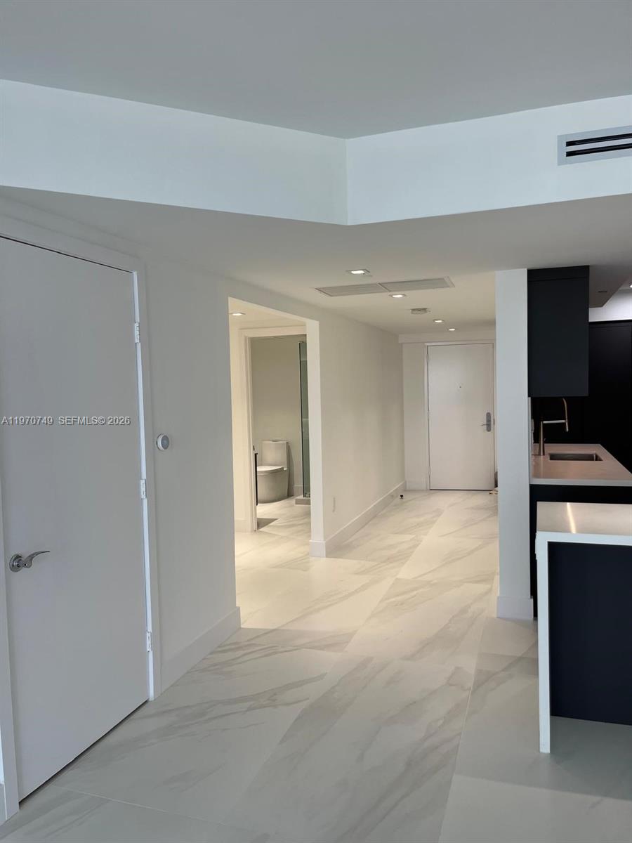 1808 3 / 3 1571 sq. ft. $ 2026-04-22 0 foto