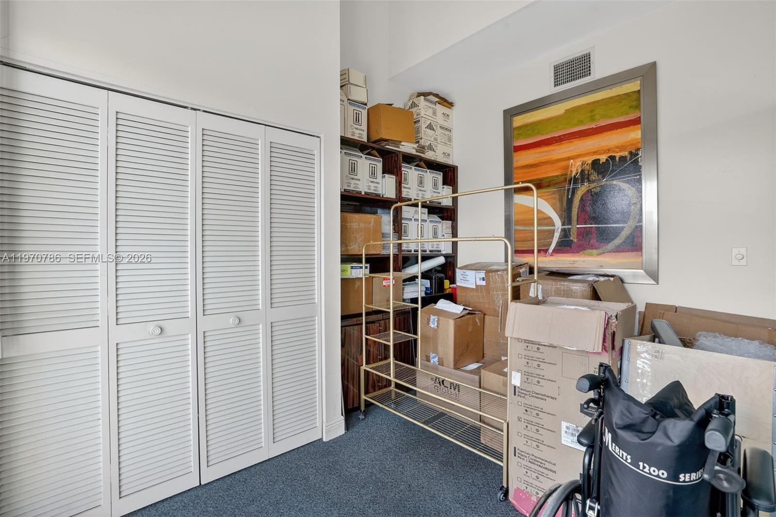   /   кв.футов $ 2026-02-23 0 Фото