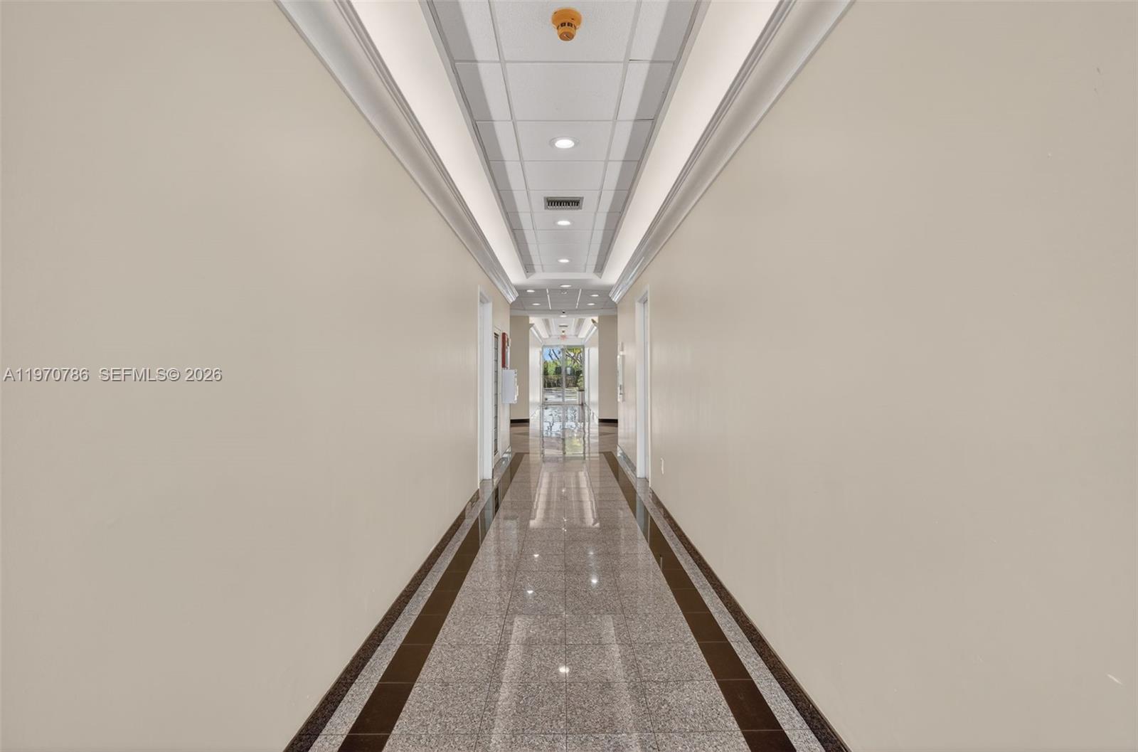   /   кв.футов $ 2026-02-23 0 Фото