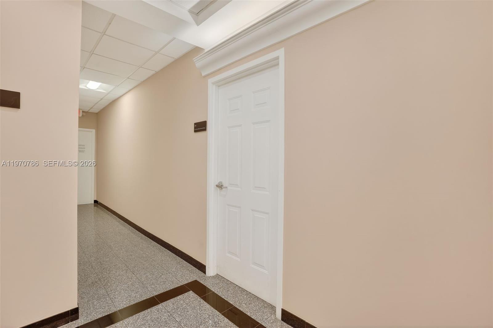   /   кв.футов $ 2026-02-23 0 Фото