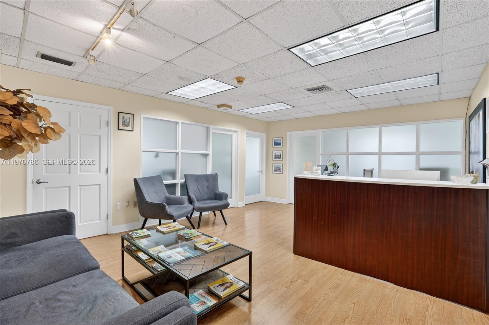   /   кв.футов $ 2026-02-23 0 Фото