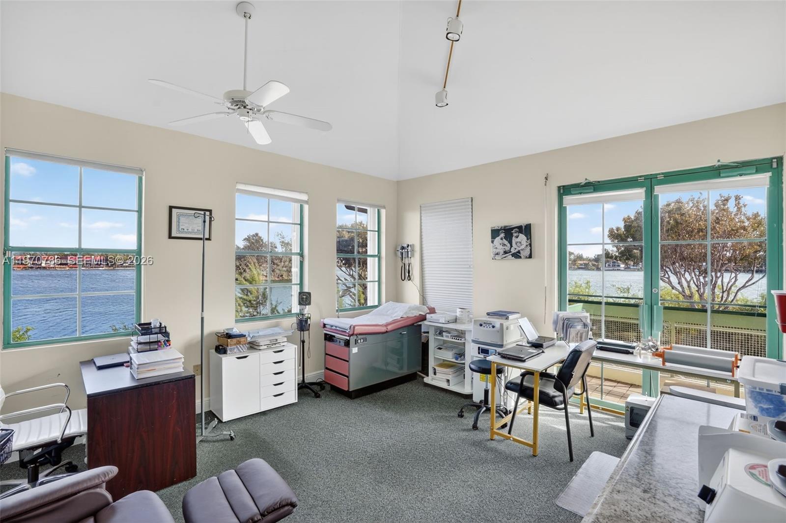   /   кв.футов $ 2026-02-23 0 Фото