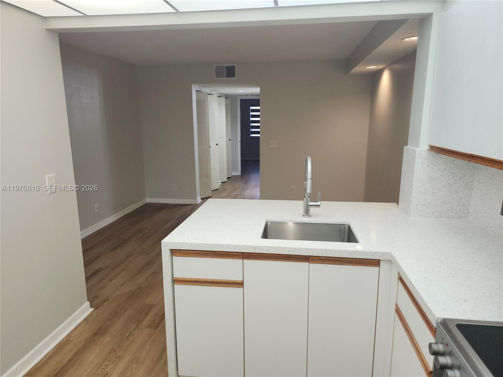 311R 1 / 1 602 sq. ft. $ 2026-02-23 0 foto