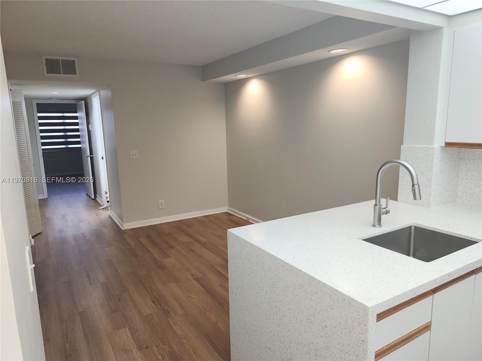 311R 1 / 1 602 sq. ft. $ 2026-02-23 0 foto