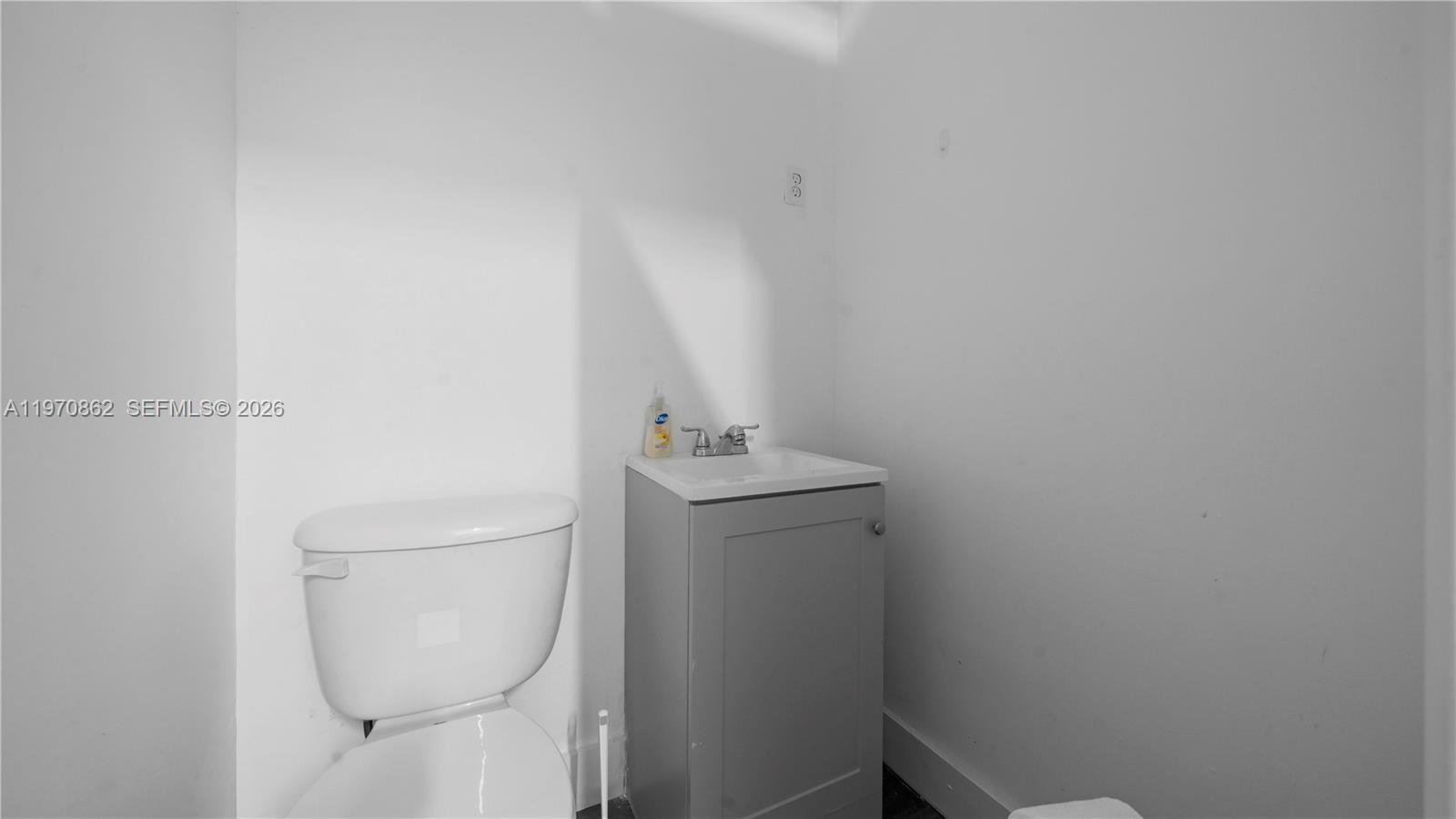 2  /   sq. ft. $ 2026-02-23 0 foto