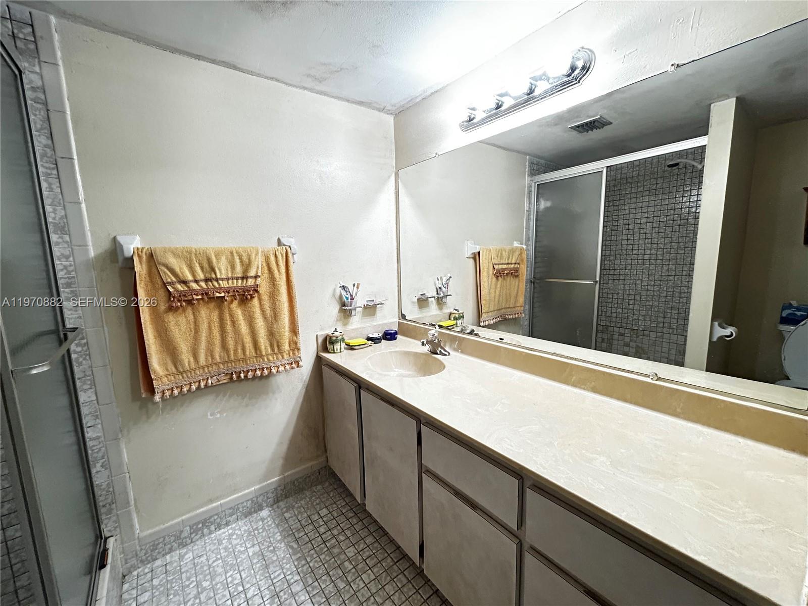 See details 207 2 / 2 834 sq. ft. $ 2026-02-23 0 Photo